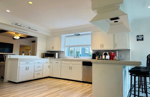 Baldwin Park House | Spacious 4-bedroom house in beautiful Baldwin Park with WiFi, AC