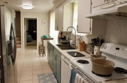 Highlands - Perkins House | Spacious 4-bedroom 2.5 bathroom haven in Baton Rouge near LSU Campus/hospitals