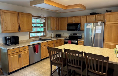 Rowleys Bay House | Spacious 4 bedroom Lakefront Home on Rowleys Bay!