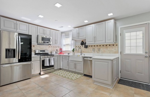 Church Street House | Spacious 4-bedroom house in charming Fayetteville with WiFi, AC