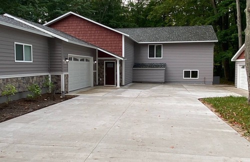 Interlochen House | Spacious 4-Bedroom, 3-Bathroom Retreat for Making Special Memories