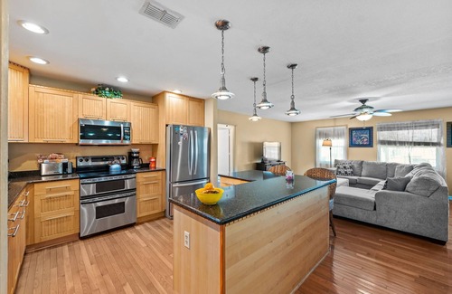 Madeira Beach House | Spacious 4-bedroom house in Beautiful Madeira Beach