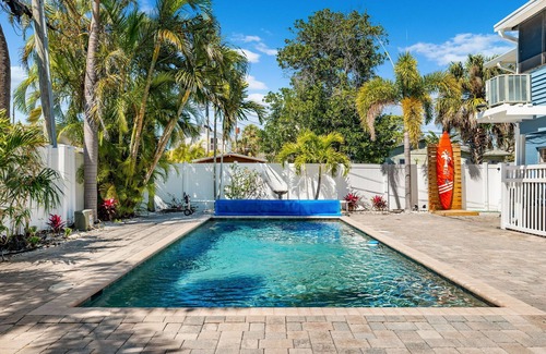 Madeira Beach House | Spacious 4-bedroom house in Beautiful Madeira Beach