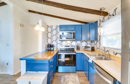 Milton House | Spacious 4-bedroom vacation home with Stargazing Geo Dome
