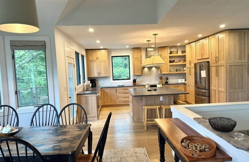 Vineyard Haven House | Spacious 4 Bedroom with Private Beach - West Tisbury