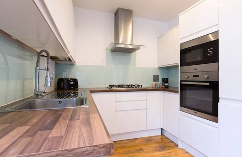 Holborn and Covent Garden Apartment | Spacious 4 bedrooms flat in New Oxford Street