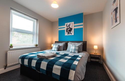 Southampton House | Spacious 4 Bedrooms-Sleeps 8-Long Term Disc-Driveway