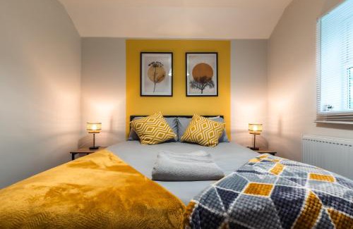 Southampton House | Spacious 4 Bedrooms-Sleeps 8-Long Term Disc-Driveway