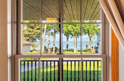 Lakeport House | Spacious 4-beds South of Lexington AC, Sandy Private Beach Handicap accessible