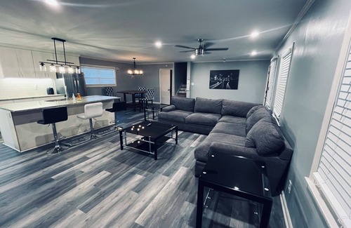 College Park House | Spacious 4 BR 3 Full Bath House Near Airport & Shopping!