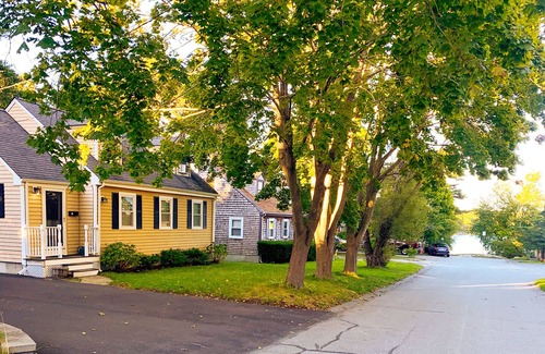 Buzzards Bay House | Spacious 4 BR Retreat near Water Wizz, Pond & Beaches - Perfect Family Getaway!