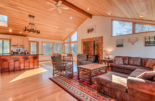 Deer Park House | Spacious 4bd/3bath, A/C, Hot Tub, SHARC, EV