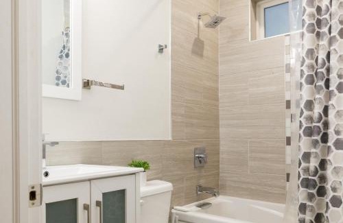 North Philadelphia East Apartment | Spacious 4bed 3bath Wdparkingsleeps10yard