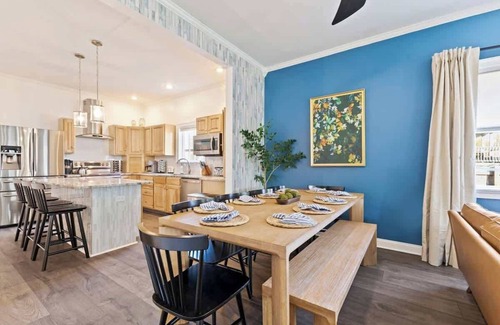 Indianapolis House | Spacious 4BR/3BA Sleeps 13 Hot Tub, Game Room & Walk to Stadiums