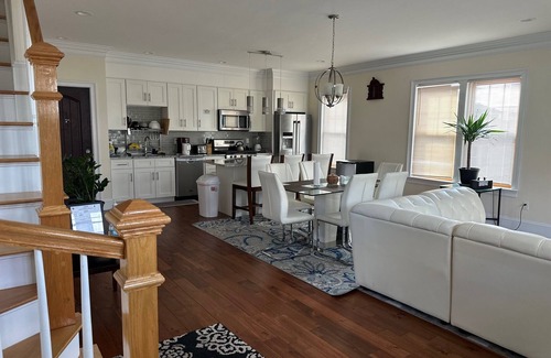 Everett House | Spacious 4BR/4.5 BA Home Near Boston- Perfect for Groups and Family!