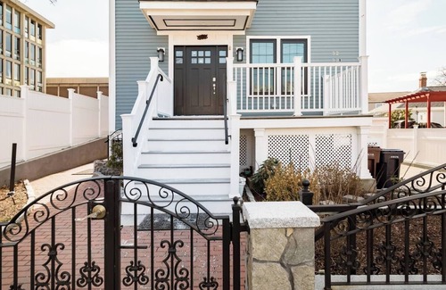 Everett House | Spacious 4BR/4.5 BA Home Near Boston- Perfect for Groups and Family!