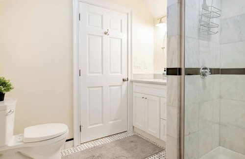 Everett House | Spacious 4BR/4.5 BA Home Near Boston- Perfect for Groups and Family!