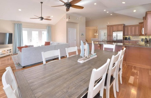 Yaupon Beach House | Spacious 4BR/4.5BA Home-Beautifully Decorated-Multiple Porches-Sleeps 8