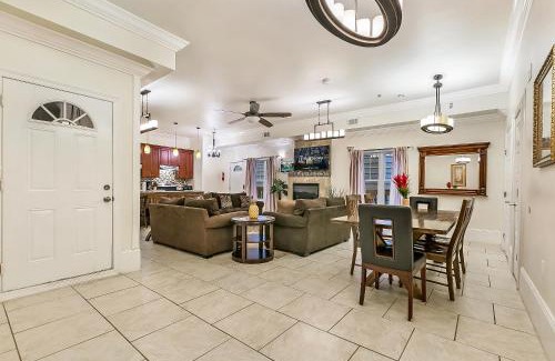 Faubourg Lafayette Apartment | Spacious 4BR City Condo steps from St Charles Ave