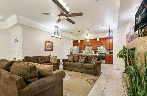 Faubourg Lafayette Apartment | Spacious 4BR City Condo steps from St Charles Ave
