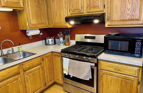 Grayling House | Spacious 4BR Escape in Sherwood Forest