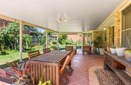 Forest Lake House | Spacious 4BR family retreat near mall at Forest Lake