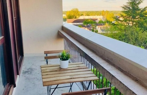 Chantier du Coq Apartment | Spacious 4BR in central Évry, 2 min to train, 35 min to Paris