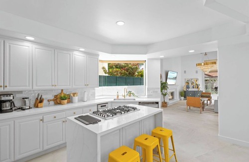Huntington Beach Bed & Breakfast | Spacious 4BR Huntington Beach Home with Pool