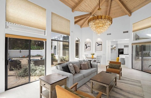 Huntington Beach Bed & Breakfast | Spacious 4BR Huntington Beach Home with Pool