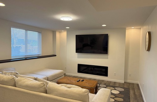 De Pere House | Spacious 4BR Home Near NFL Draft – 5.7 Miles from Lambeau!