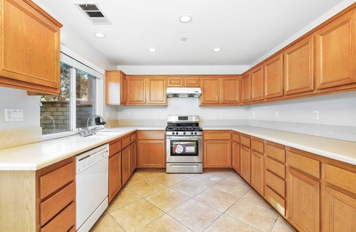 Fontana House | Spacious 4BR Home w/Patio & Fire Pit on Jamestown Circle #41327