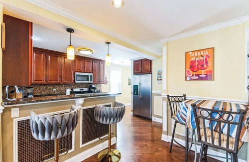 Belmont Cragin House | Spacious 4BR Home. Your Cozy Home Away from Home