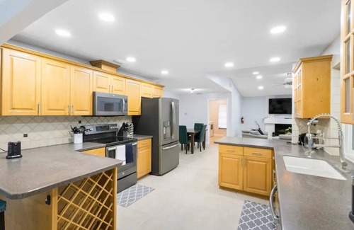 Clearwater House | Spacious 4BR modern home w/Heated Pool, Spa
