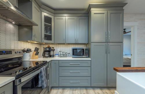 Fairview Apartment | Spacious 4BR Mountain Retreat for 16 in Fairview