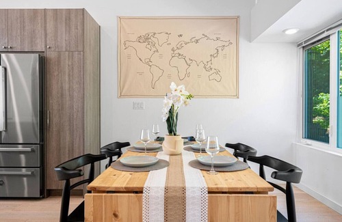 North Beacon Hill House | Spacious 4BR Retreat | Deck & Grill | Close to DT