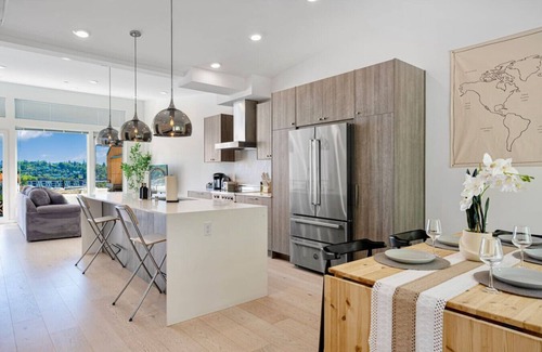 North Beacon Hill House | Spacious 4BR Retreat | Deck & Grill | Close to DT