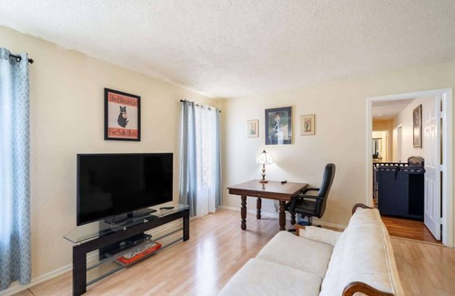 Medical Center District House | Spacious 4BR with Private Pool, Near Six Flags