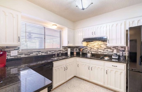 Medical Center District House | Spacious 4BR with Private Pool, Near Six Flags
