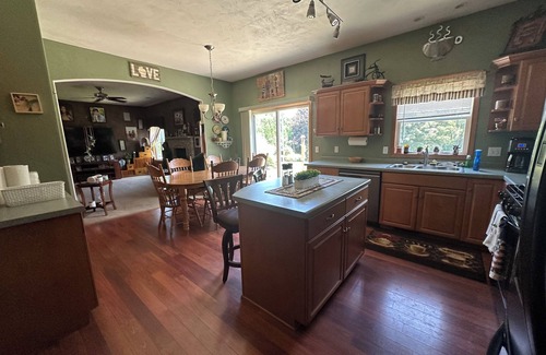 Butte Des Morts House | Spacious 5-bdrm house with WiFi, fitness room in amazing Oshkosh great for EAA!