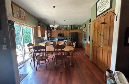Butte Des Morts House | Spacious 5-bdrm house with WiFi, fitness room in amazing Oshkosh great for EAA!