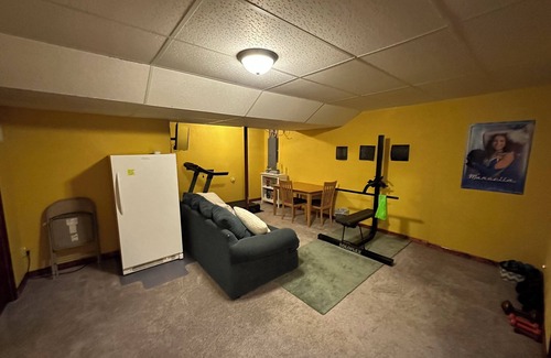 Butte Des Morts House | Spacious 5-bdrm house with WiFi, fitness room in amazing Oshkosh great for EAA!