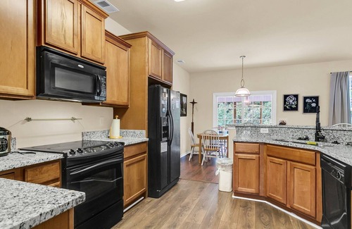 Lincolnville House | Spacious 5-bed, 3-bath home in excellent location