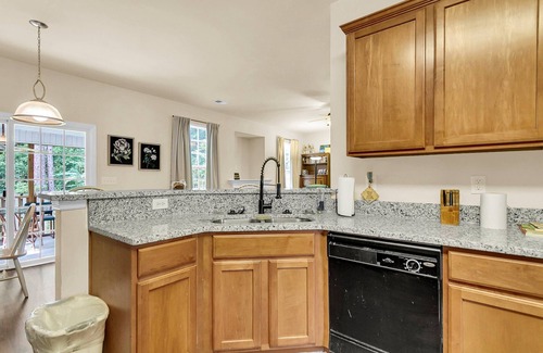 Lincolnville House | Spacious 5-bed, 3-bath home in excellent location