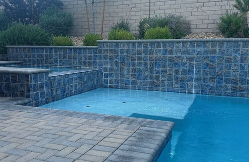 Las Vegas House | Spacious 5-bed 5-bath in marvelous Las Vegas with WiFi, fitness room and pool