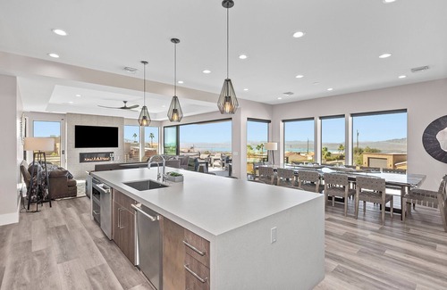 Lake Havasu City House | Spacious 5-bedroom 5 bathroom estate with beautiful Lake view and private pool