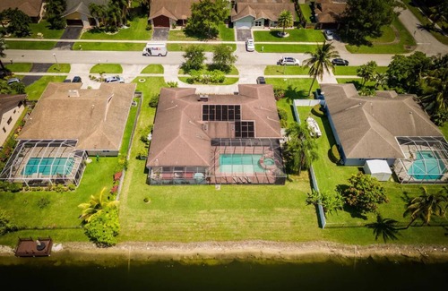 Lauderhill House | Spacious 5-bedroom house with WiFi and AC in superb Fort Lauderdale