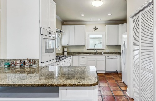 Villa Primera House | Spacious 5 Bedroom, 4 Bath Coastal Gulf View Home/Steps to the Beach!