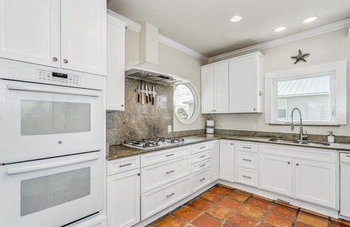 Villa Primera House | Spacious 5 Bedroom, 4 Bath Coastal Gulf View Home/Steps to the Beach!