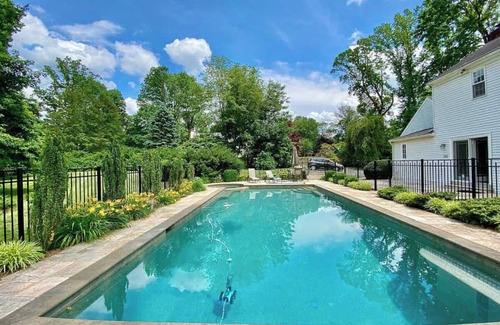 Saint Davids House | Spacious 5-bedroom house, with pool and hot tub, 1 mile from Aronimink