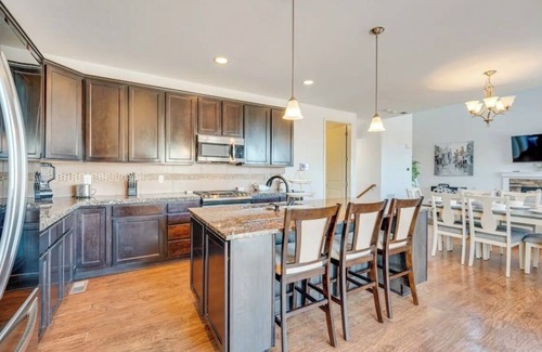 Commerce City House | Spacious 5-bedroom house in charming Commerce City with WiFi, AC